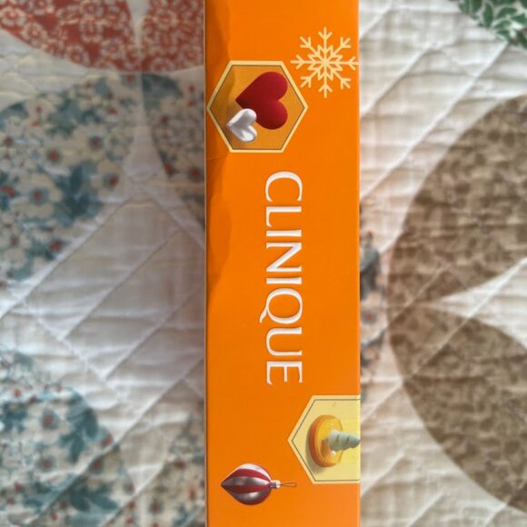 HAPPY TREATS FROM CLINIQUE - Picture 3 of 4